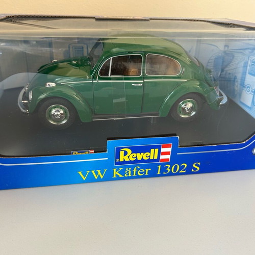 Beetle model 1/18 Burago fully opening car new