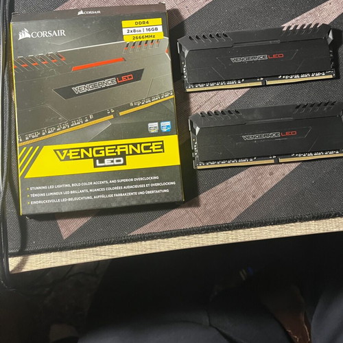 Vengeance LED RAM 16GB (2 x 8GB) DDR4 2666MHz like new