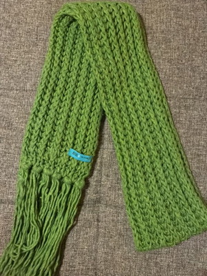 BSB knitted scarf green like new