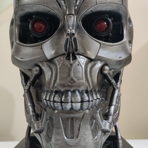 Terminator Salvation Blu-ray box set with T-600 Endoskeleton Skull Bust like new