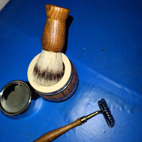 Face shaving set new, elegant old-fashioned style
