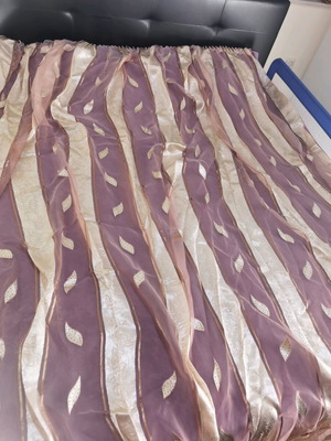 Κουρτίνα σαν καινούργιο, μήκος 2,75 μ. και πλάτος 2,90 μ.