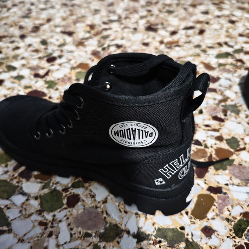 Stranger Things x Palladium hiking boots size 38 like new, black