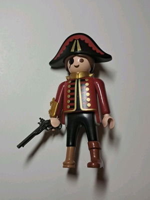 Playmobil φιγούρα πειρατή με τρίκορνο καπέλο, πιστόλι και χρυσό περιλαίμιο