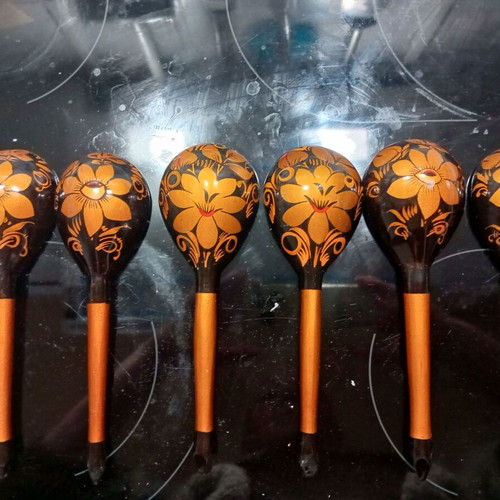 Set of 6 wooden spoons with hand-painted decoration