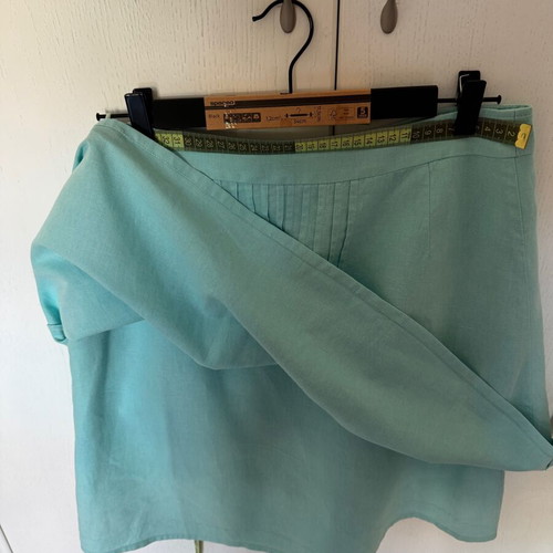 Women's skirt size M like new, turquoise, linen cotton blend