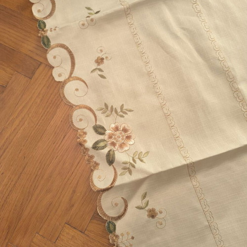 Tablecloth set like new with embroidered lace