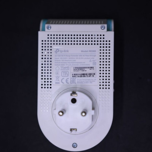 TP-Link RE365 AC1200 Wi-Fi Range Extender like new with Schuko pass-through