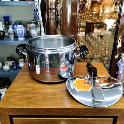 Lagostina stainless steel 18/10 pressure cooker new