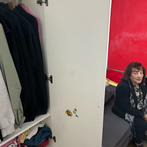 Δίφυλλη ντουλάπα μεταχειρισμένη, λευκή με δύο συρτάρια