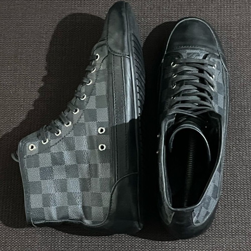 Louis Vuitton Damier Graphite Sneakers like new, size 43.5, black/gray