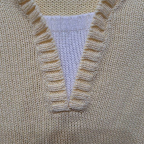 Gina Laura knitted V sweater size S like new, beige-yellow