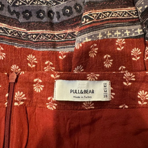 Pull&Bear short patterned skirt like new, red and brown