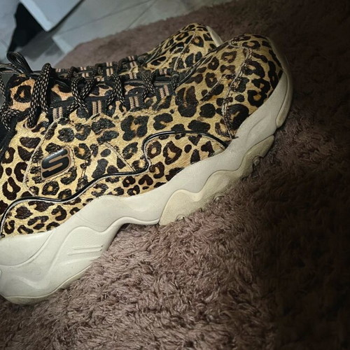 Skechers women's sneakers size 40 like new, brown