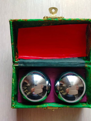 Chinese relaxation balls like new, antistress