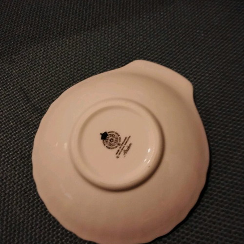 Shell-shaped plate with plum motif Royal Worcester like new