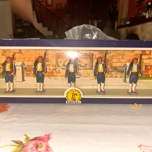 Athens Soldier Toy like new, Philolaou box with Cretans from 80s