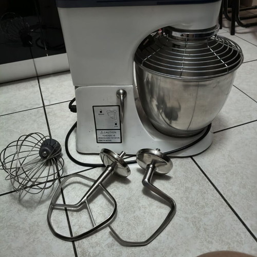 Mixer CS-B7 230V 300W like new for baking and cooking