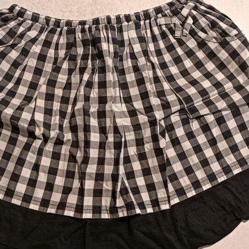 Benetton checked skirt for girls like new, black and white