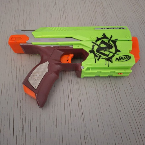 Nerf Zombie Strike Sidestrike Blaster used with two small Nerf and magazine