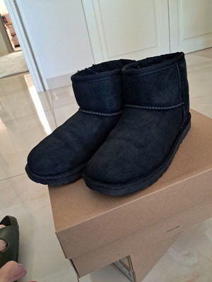 Ugg παιδικά μποτάκια μεταχειρισμένα, νούμερο 37, μαύρα