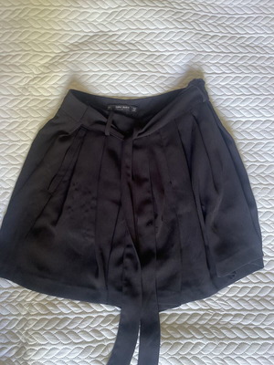Zara women's bermuda shorts like new, black, size M