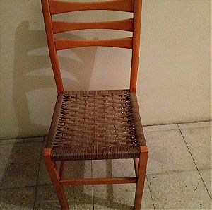 Ξύλινη καρέκλα με ψαθα