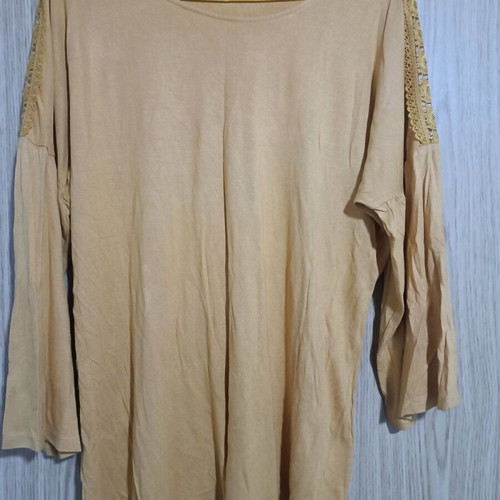 Women's blouse with 3/4 sleeve and lace like new, size XL