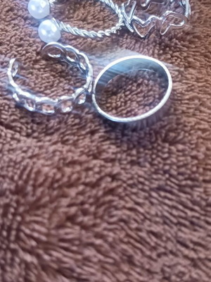 Set of 4 silver rings with different designs