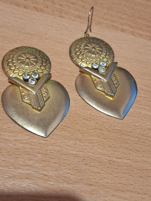 Chrysa earrings impressive, missing one clasp, size 6.5 cm