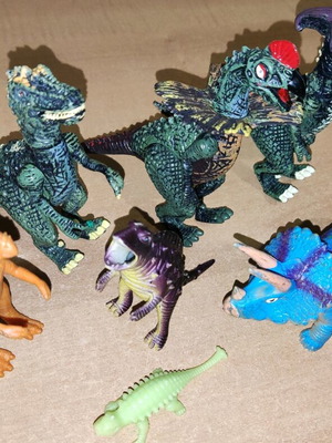Φιγούρες δεινόσαυροι μεταχειρισμένες, πλαστικοί