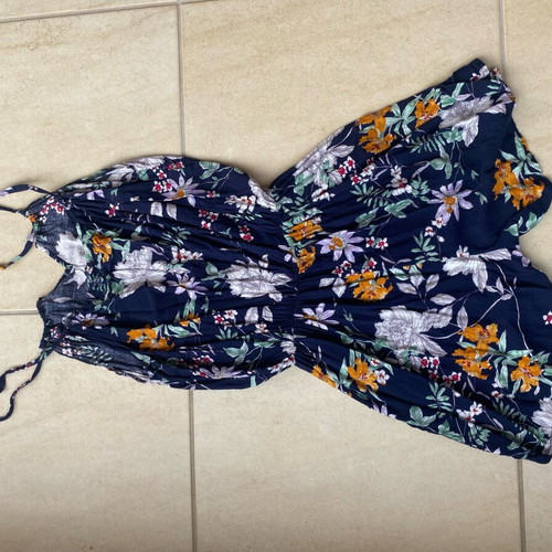 Floral blue romper shorts like new, size S