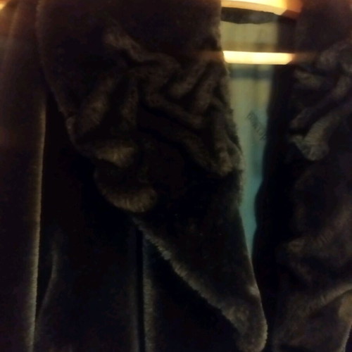 Delmod International women's eco fur size M like new, black