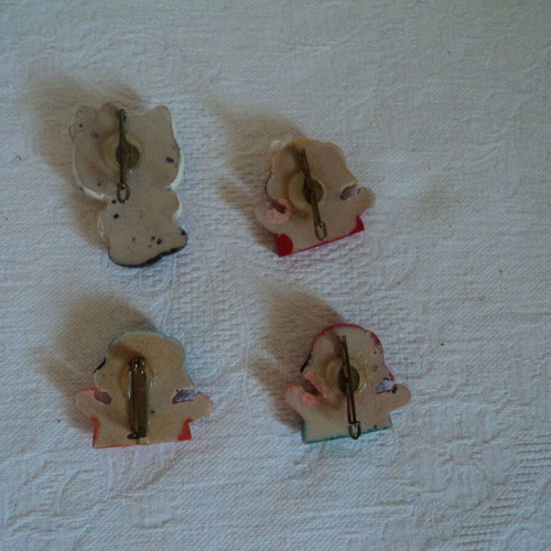 Romantic pins of girls from the previous century, pack of 10, used