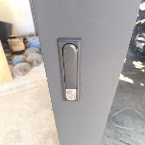 Central Floor Standing Rack Cabinet like new, 184x80x96 cm without CD ROM