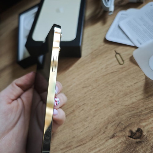 iPhone 13 Pro 128GB Gold with Apple Watch SE 44mm like new