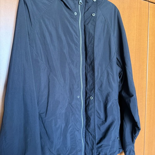 Pull & Bear black windbreaker jacket with hood, like new, size M