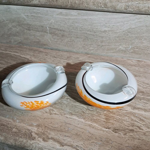 Set of 2 blown glass ashtrays new, white and orange