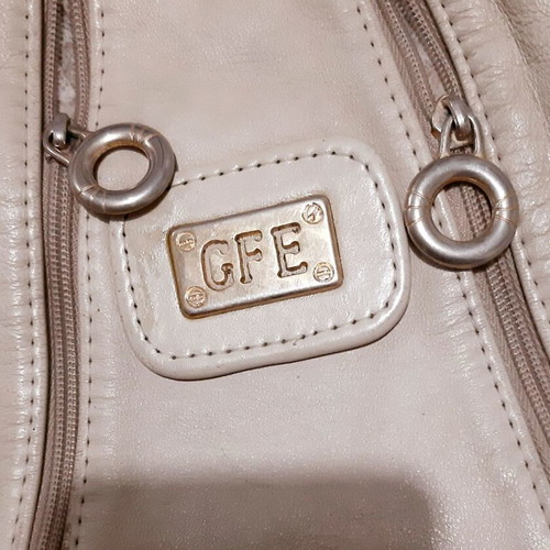 GGE large beige leather handbag used with removable strap and zipper