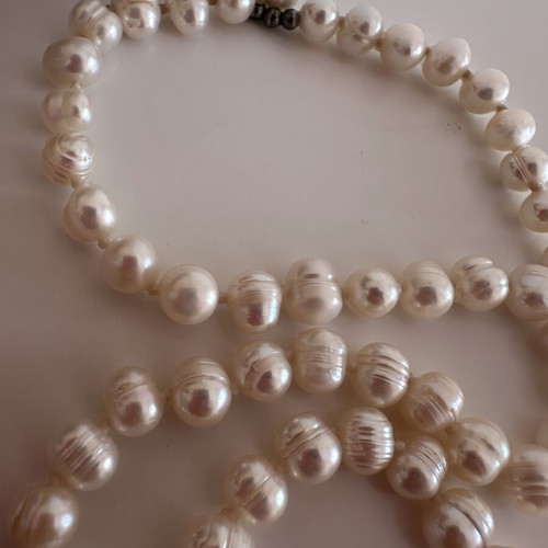 Vintage pearl necklace with natural freshwater pearls, like new