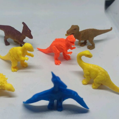 Plastic jungle animals and small dinosaurs used