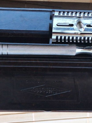 Gillette Flat Bottom Twin Pin Long Comb DE Razor used in original box