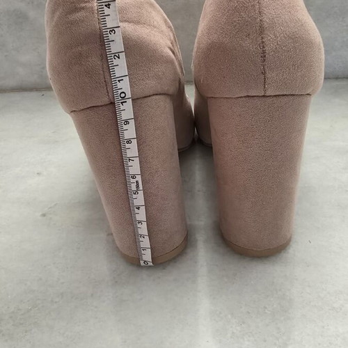 Migato nude pink pumps with pointed toe and high heel like new
