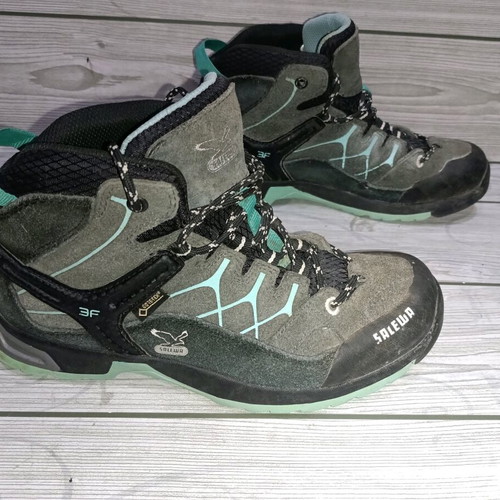 Salewa Gore Tex Carbon N 35 sports shoes like new, colorful