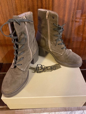 Gray leather boots size 38