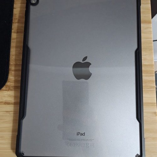 Apple iPad Pro 10.5 with Apple Pencil 1st Gen and Dodocool keyboard case