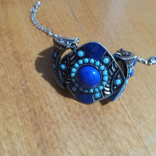 Bracelet with blue turquoise stones new