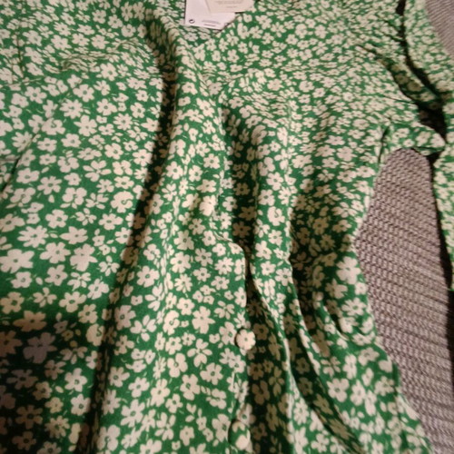 Mango blouse new floral size medium, viscose