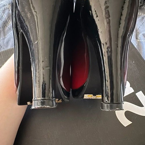 Patent leather pumps red-black ombré