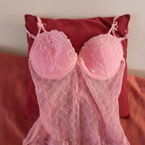 Luna negligee in pink like new